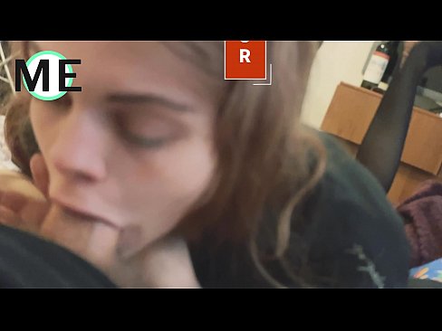 ❤️ Πούτσος στο λαιμό της, σκισμένο καλσόν και σκισμένα τακούνια ❤ Βίντεο σεξ ️